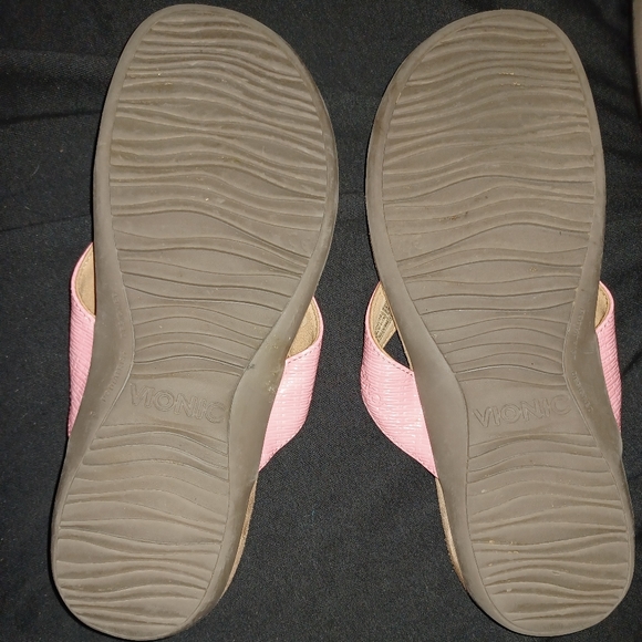 VIONIC flip flops - Picture 3 of 5